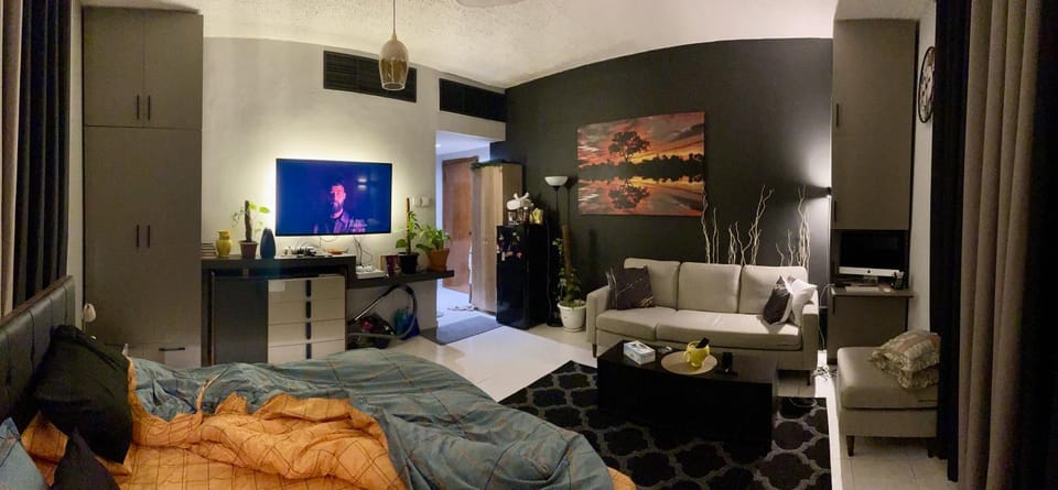 Bed, TV and multimedia, Living room, Photo of the whole room, Seating area, Bedroom