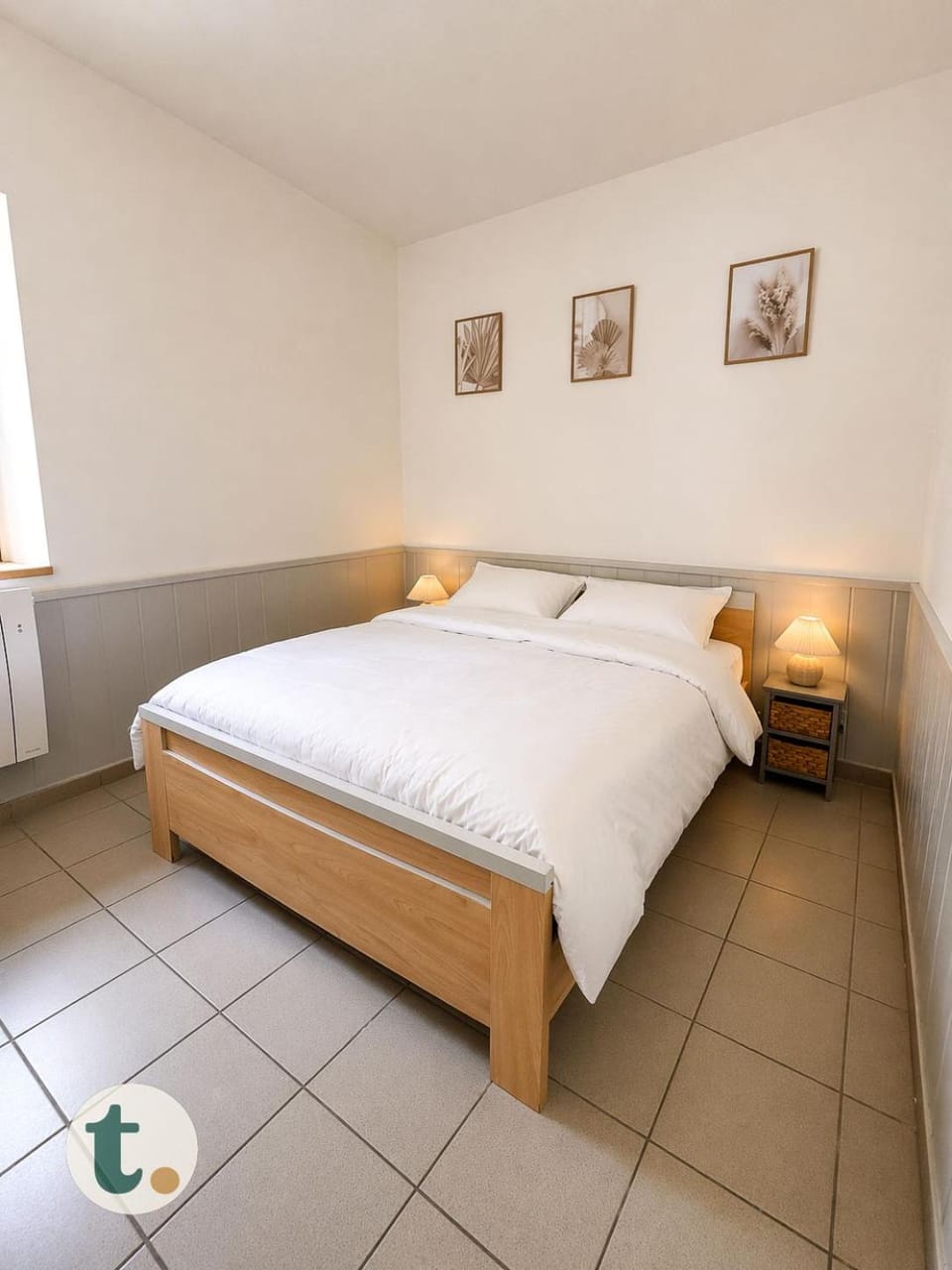 Photo of the whole room, Bedroom