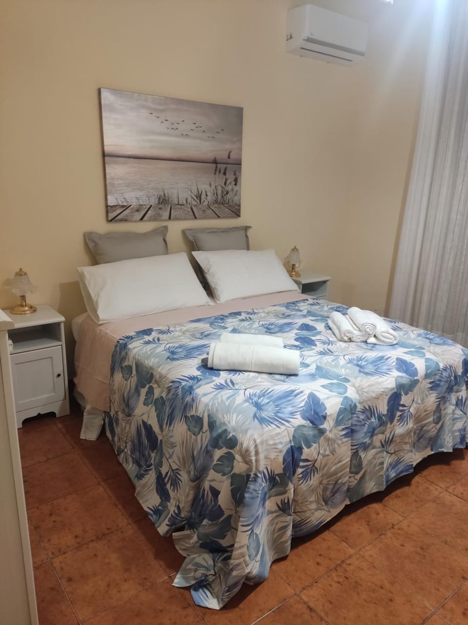 Bed, Photo of the whole room, Bedroom, air conditioner