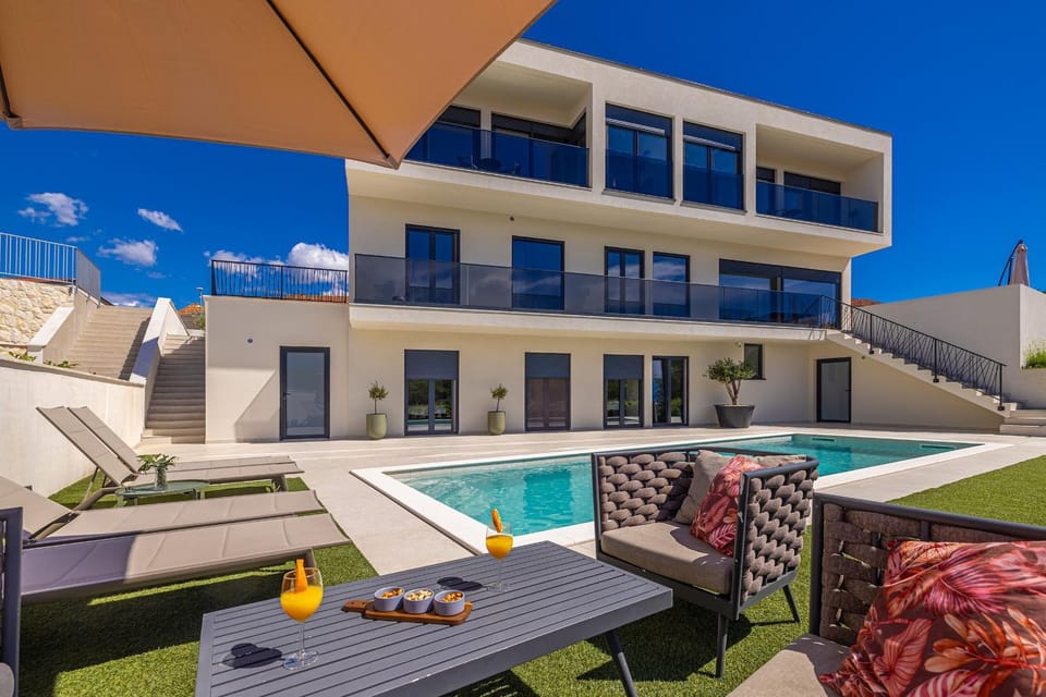 Luxury apartment LaRiv II with pool Apartment in Krk