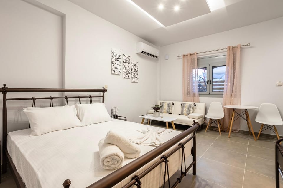 Bed, Living room, Bedroom, air conditioner