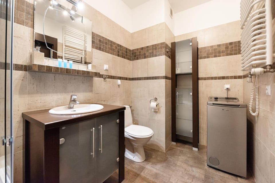 Toilet, Bathroom, washing machine