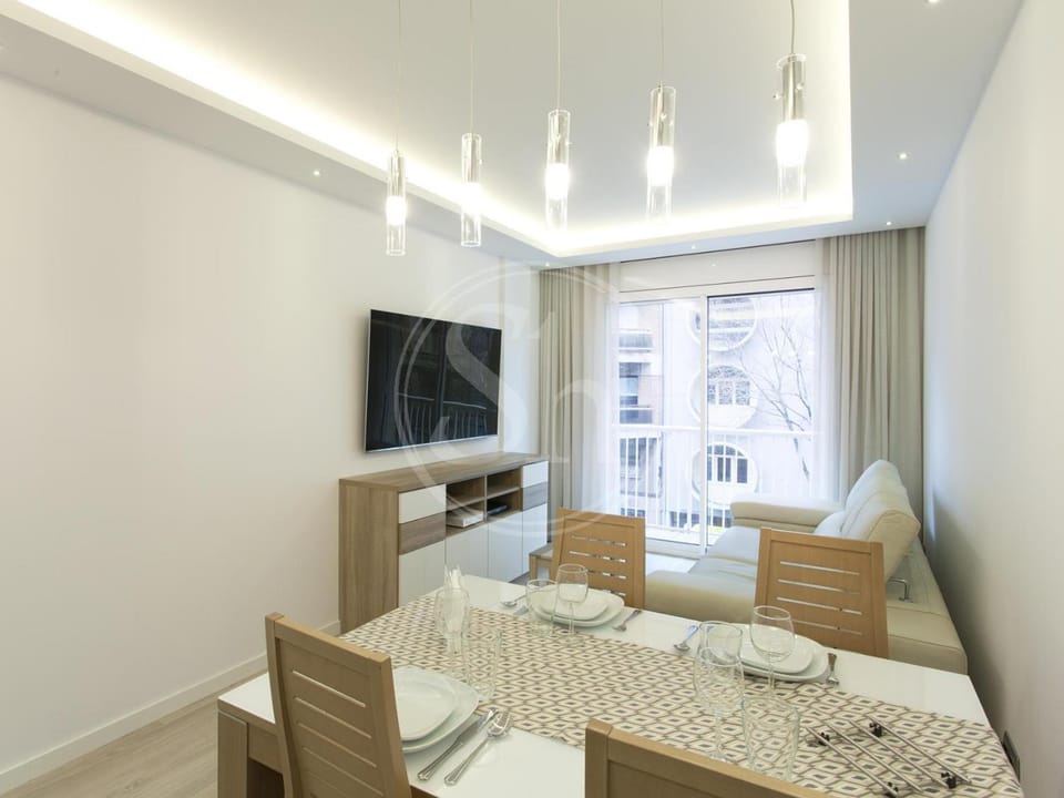 TV and multimedia, Living room, Seating area, Dining area