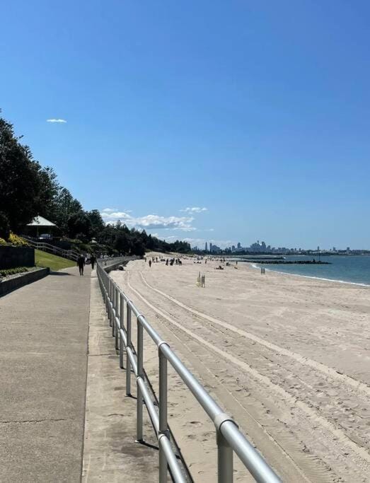 Tiny Home Beach Serenity! House in Sydney