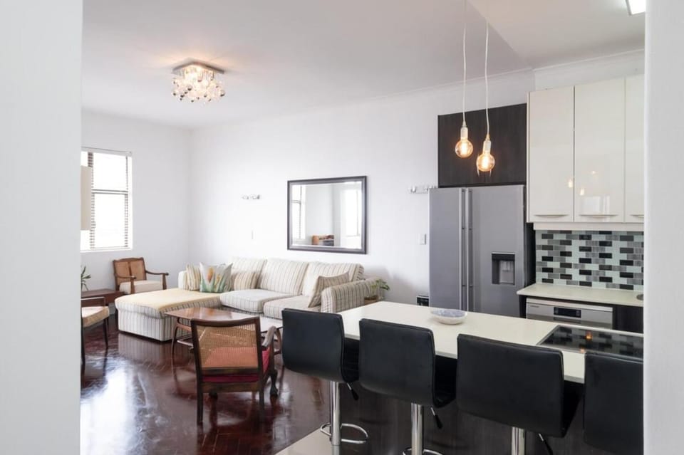 Kitchen or kitchenette, Living room, Seating area, Dining area