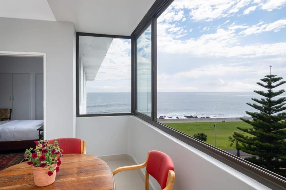 Seating area, Dining area, Sea view