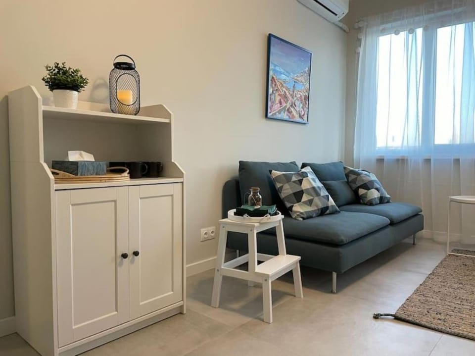 View (from property/room), Living room, Decorative detail, Seating area, City view, air conditioner