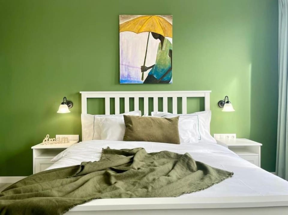 Bed, Photo of the whole room, Decorative detail, Bedroom