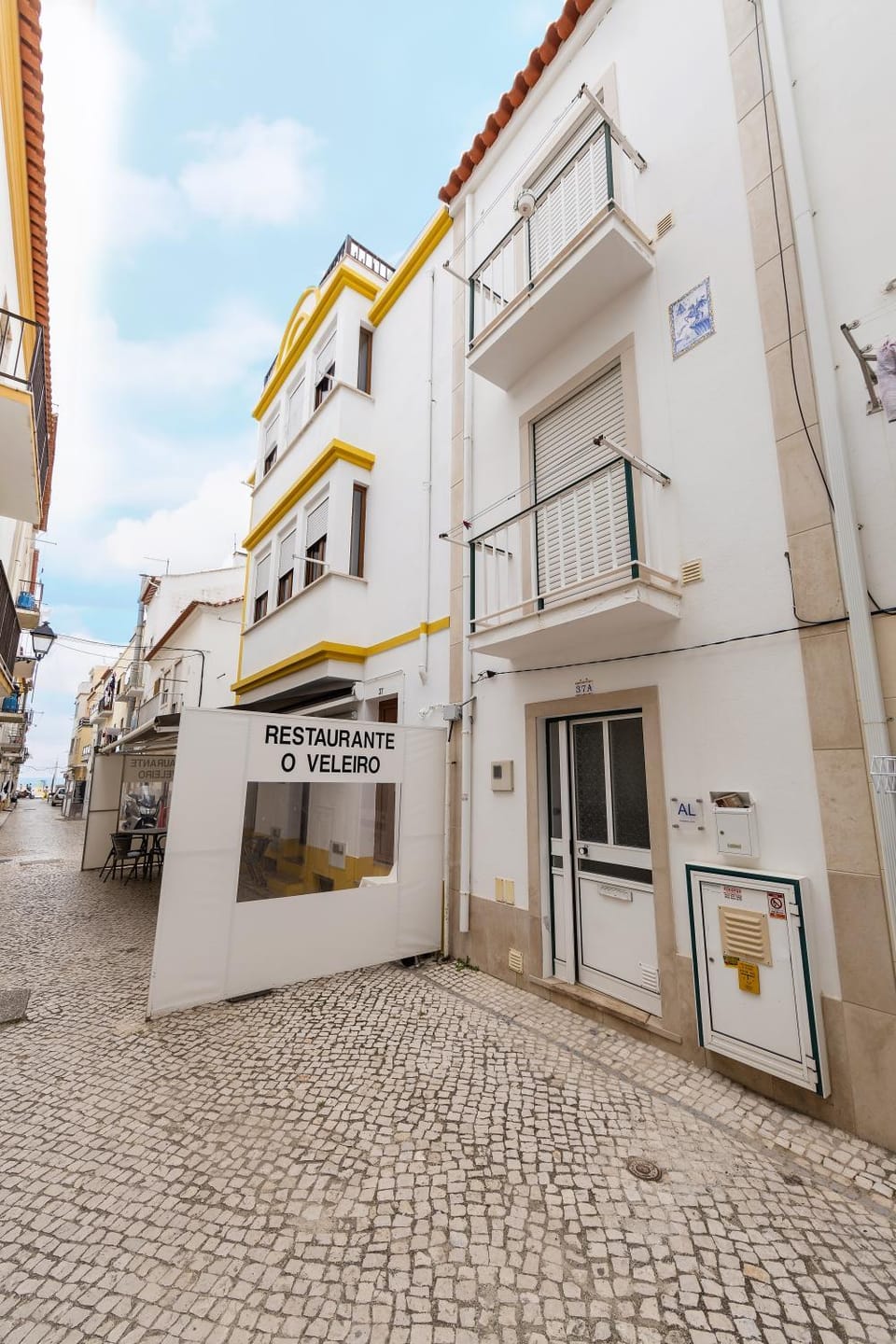 Property building, Day, Neighbourhood, Street view
