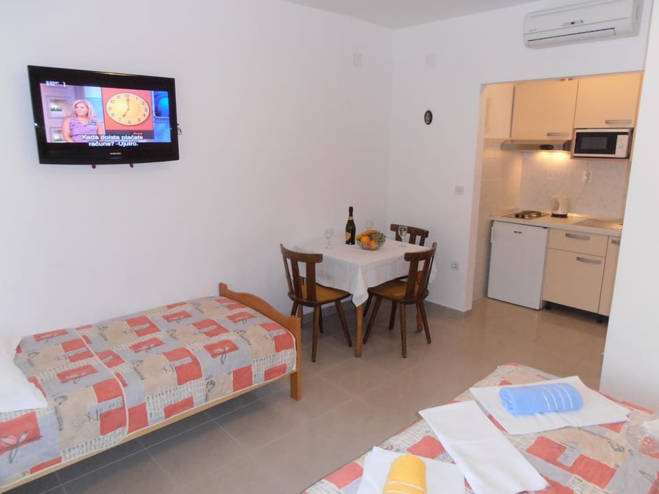 TV and multimedia, Photo of the whole room