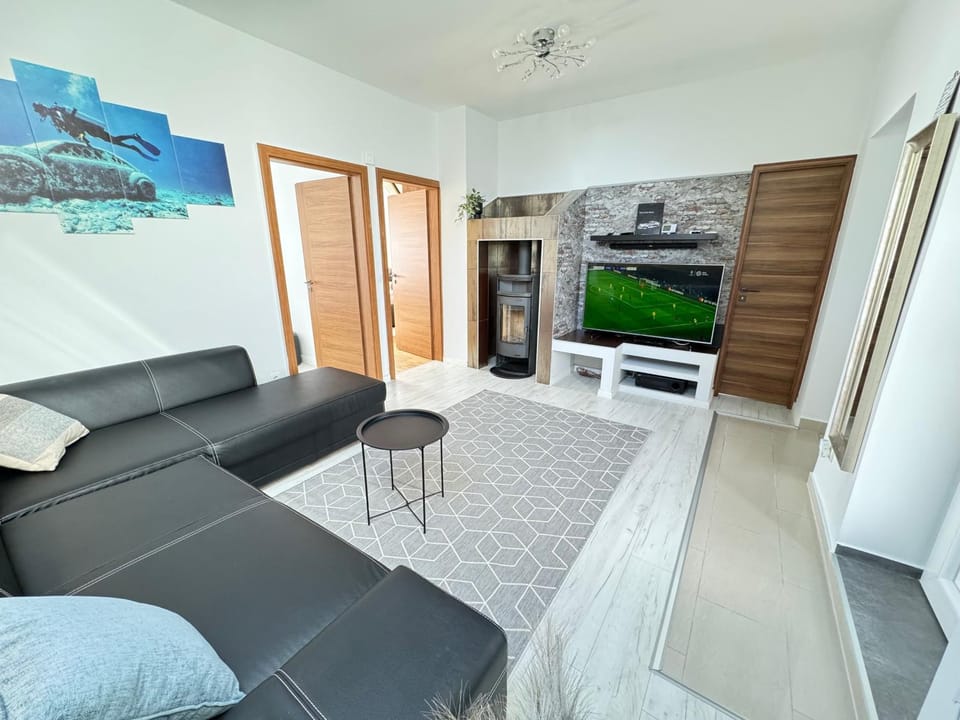 Communal lounge/ TV room, Living room