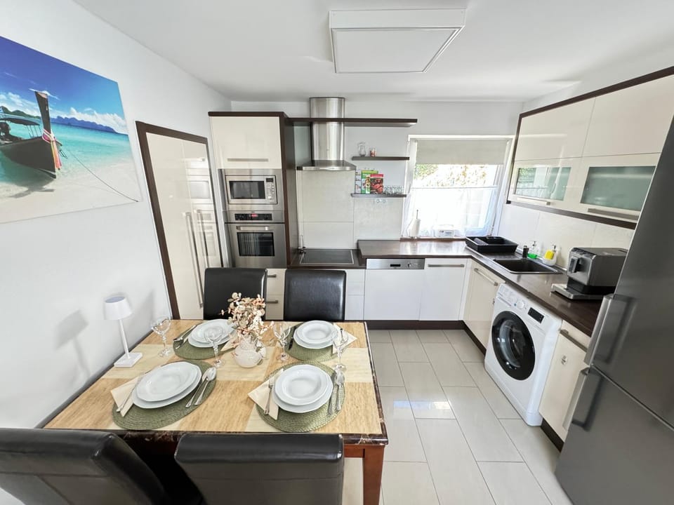 Kitchen or kitchenette, Kitchen or kitchenette