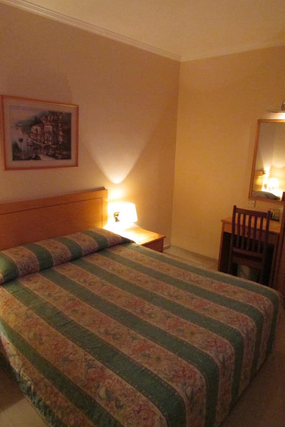 Bed, Seating area, Bedroom