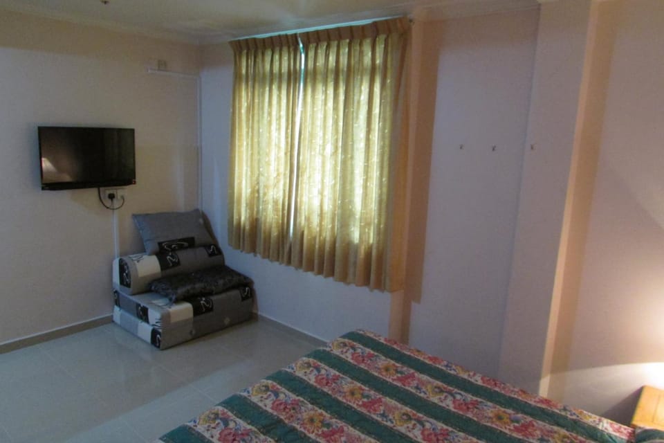 Bed, TV and multimedia, Bedroom