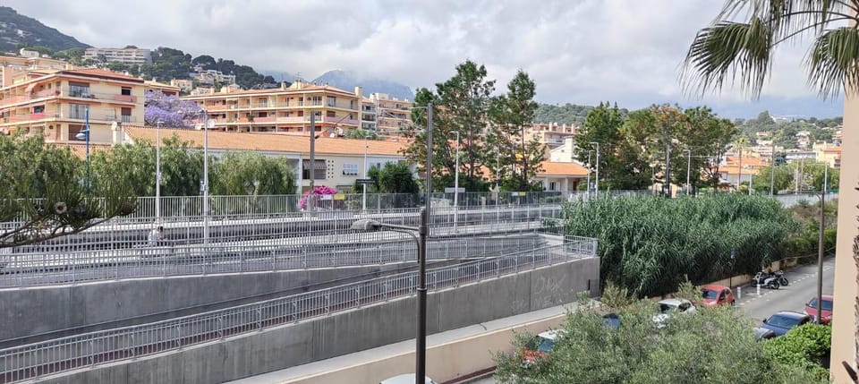 Property building, Day, Neighbourhood, City view, Street view, Location, Parking