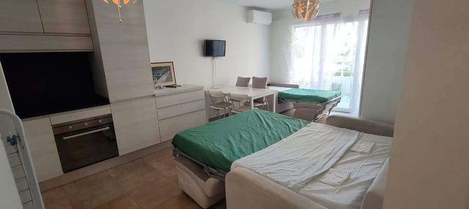 Bed, TV and multimedia, Photo of the whole room, Bedroom, pet friendly