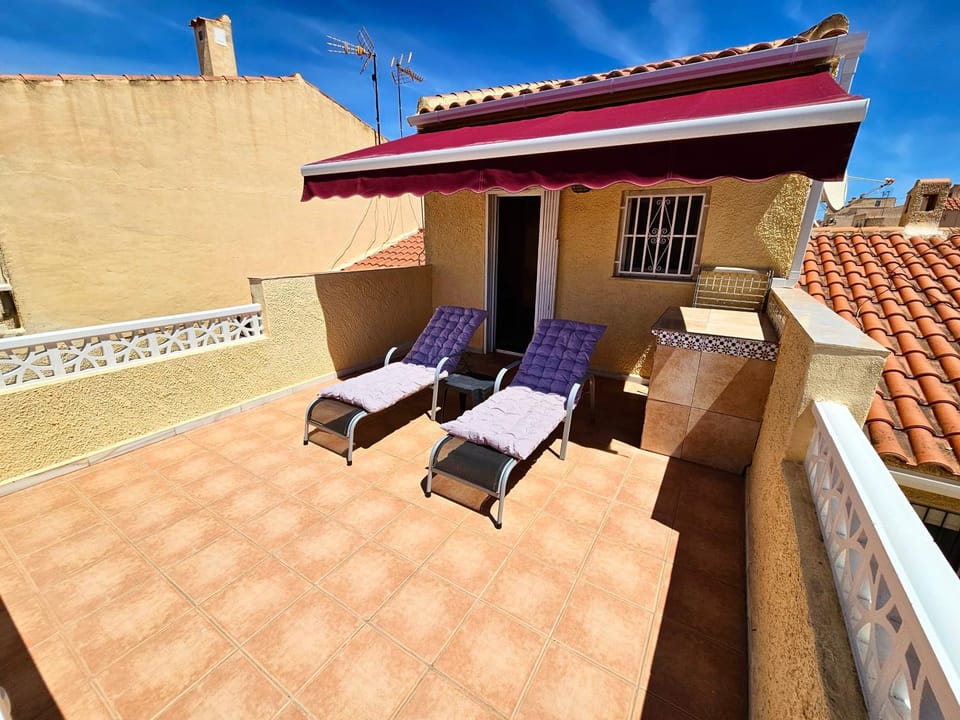 Property building, Patio, Day, Balcony/Terrace, sunbed