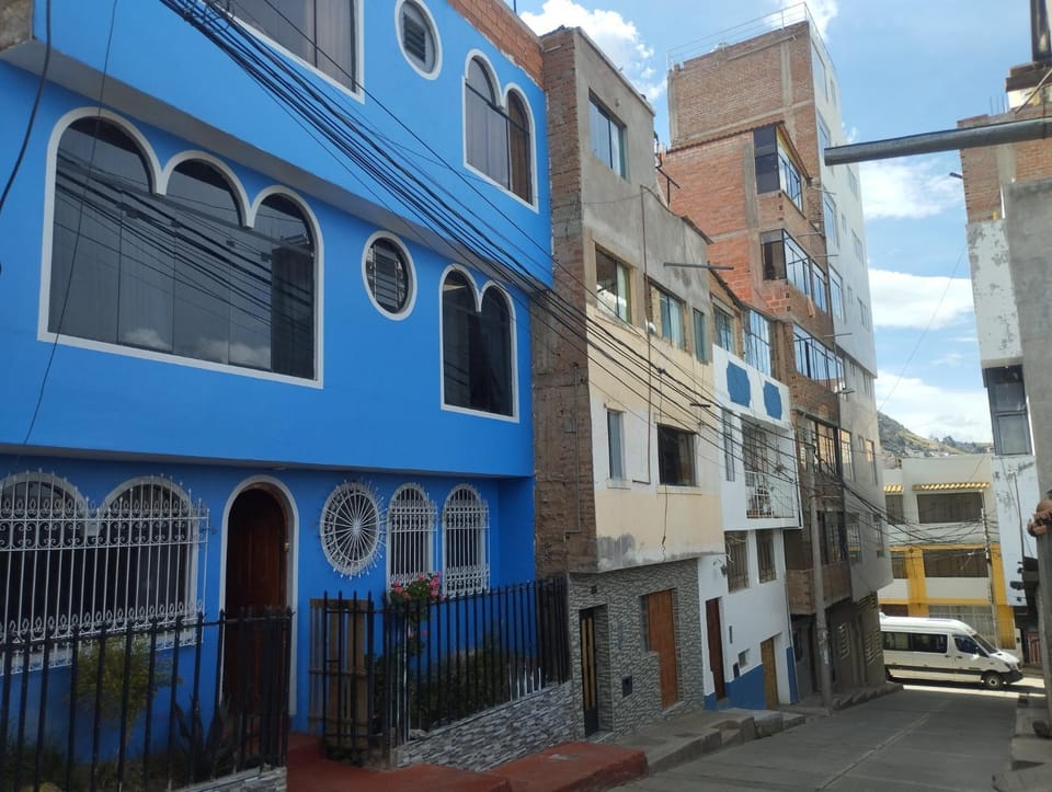 Property building, Facade/entrance, Day, Neighbourhood, Street view, Location