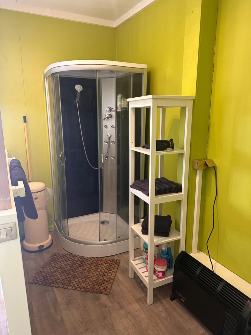 Shower, Bathroom, towels