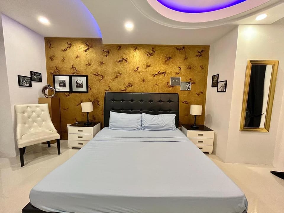 Sheryll Escapes - Kandi Palace Grand 2 BR! Housekeeping, Internet! Apartment in Angeles