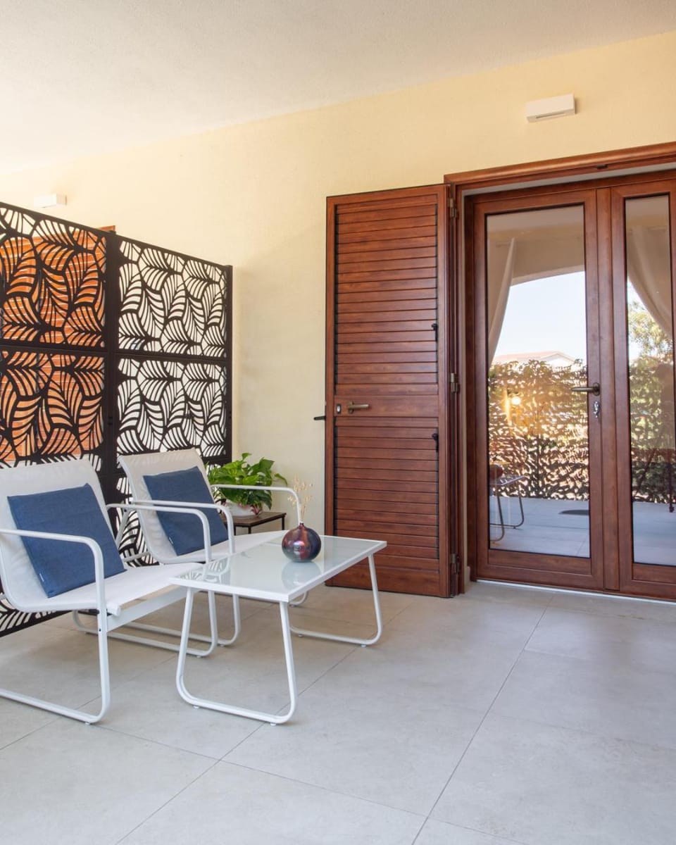 Patio, Day, Balcony/Terrace