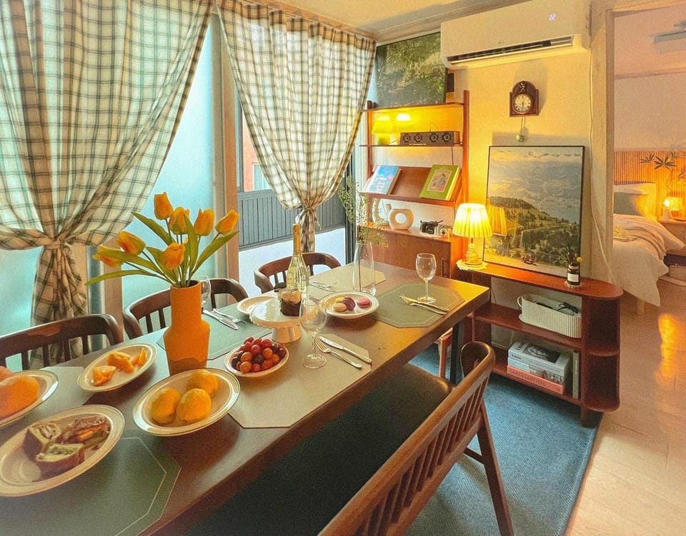 Living room, Seating area, Dining area