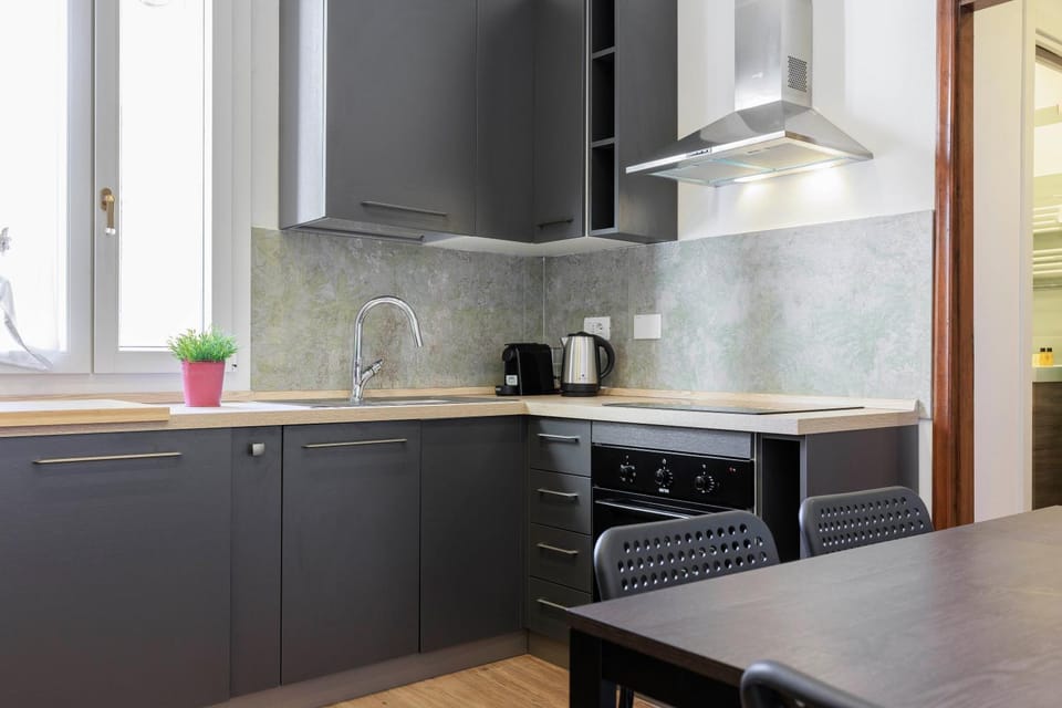 Kitchen or kitchenette, Dining area, stove