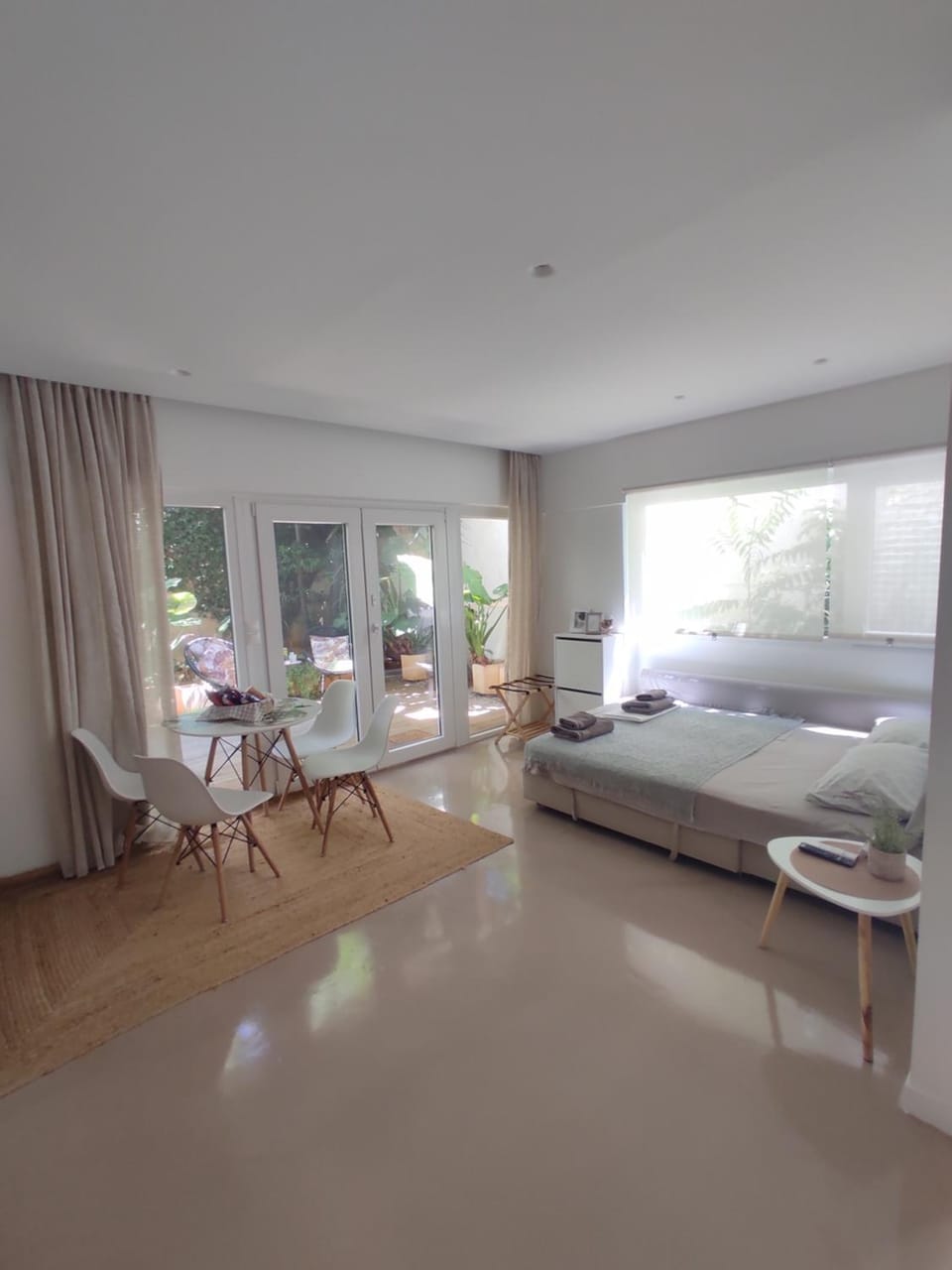 Viktoria's garden home Apartment in Alimos