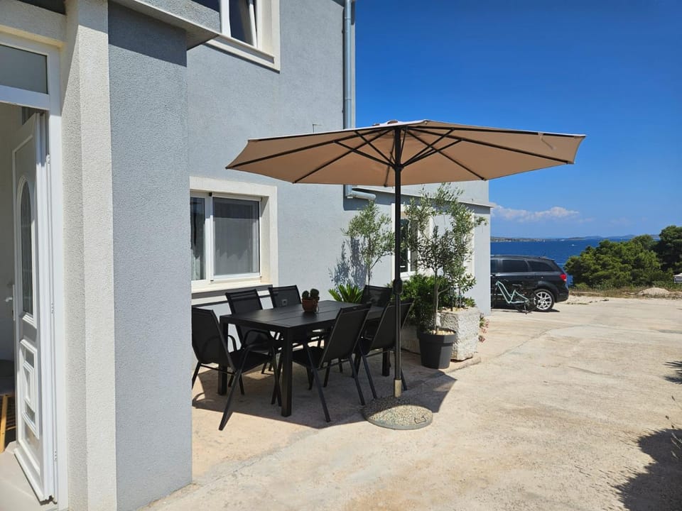 Property building, Natural landscape, Balcony/Terrace