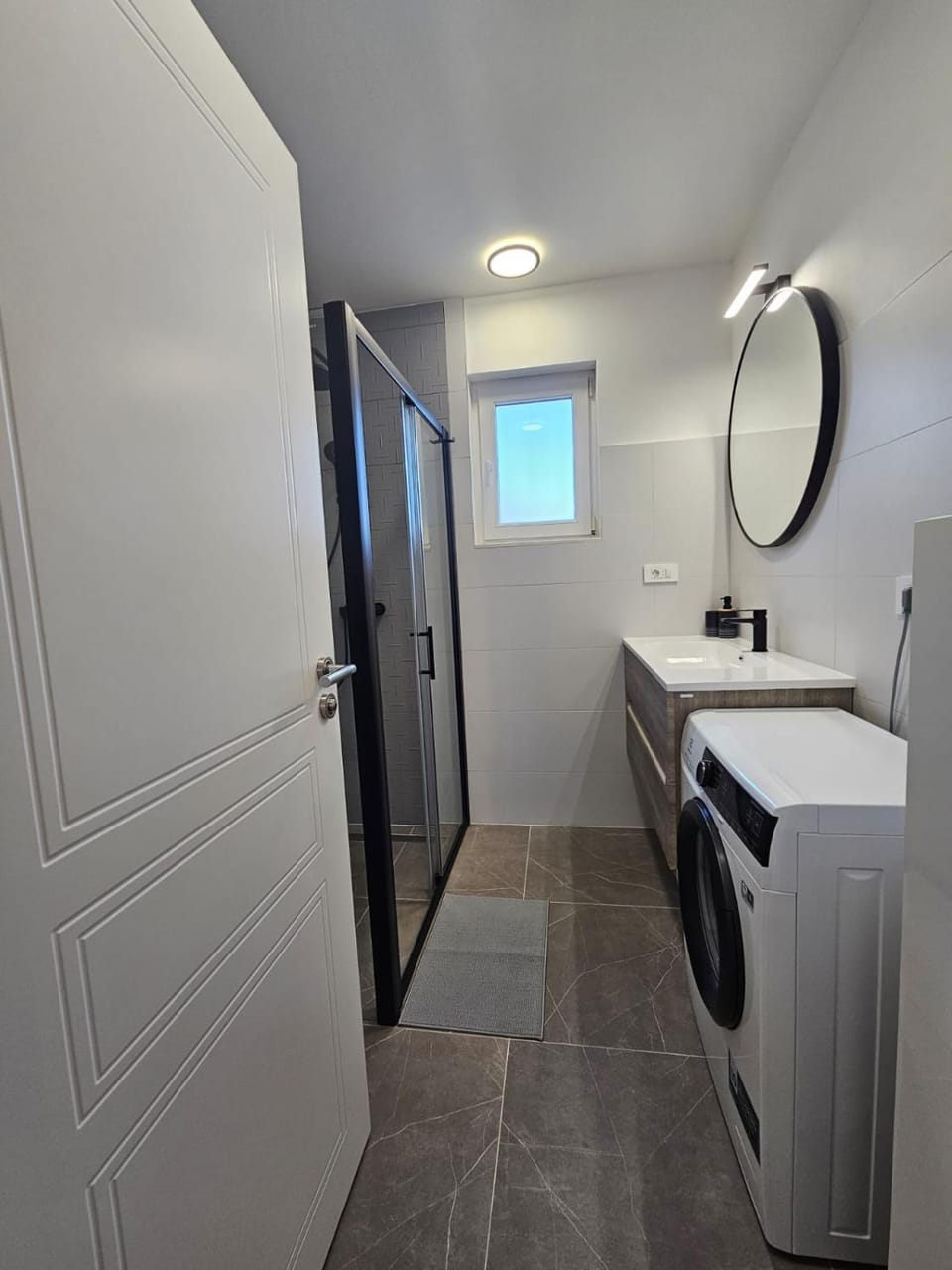Bathroom, washing machine
