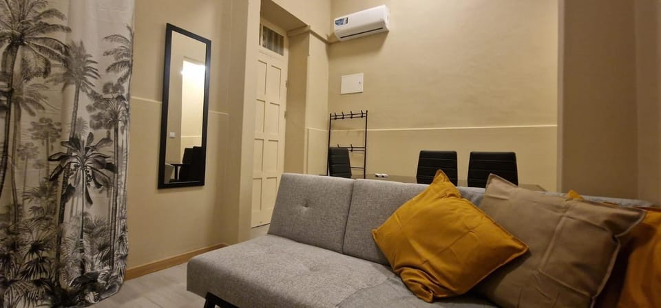 TV and multimedia, Living room, Seating area, air conditioner