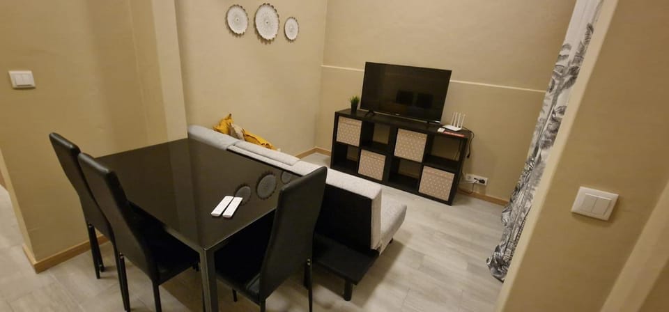 Communal lounge/ TV room, TV and multimedia, Dining area