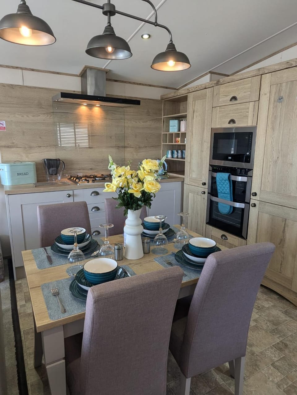 Kitchen or kitchenette, Dining area, dishwasher, oven, stove