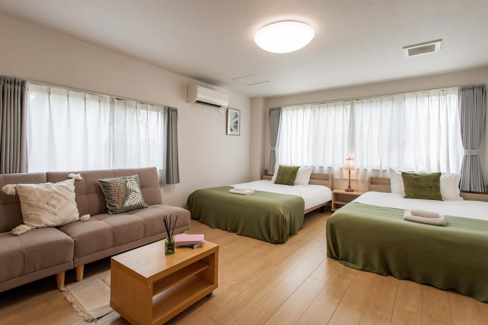 Bed, Living room, Photo of the whole room, Bedroom, air conditioner
