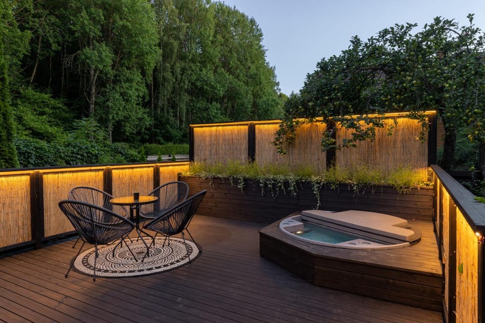 Natural landscape, Garden, Balcony/Terrace, Dining area