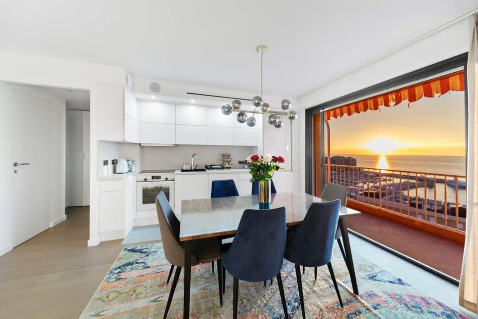 Sea-view Sunrise condo close beaches and Monaco Apartment in Cap-d'Ail