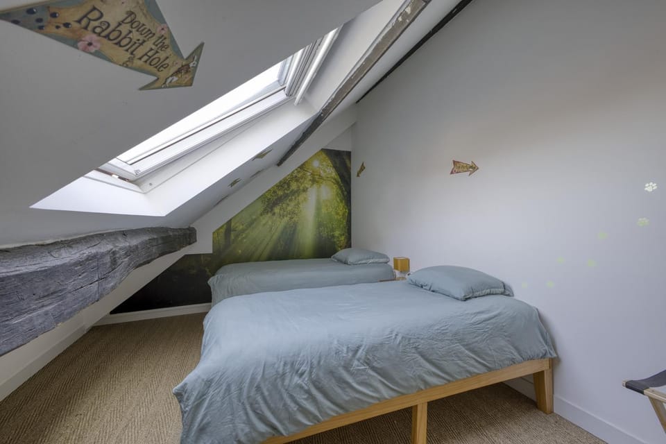 Bed, Photo of the whole room, Bedroom