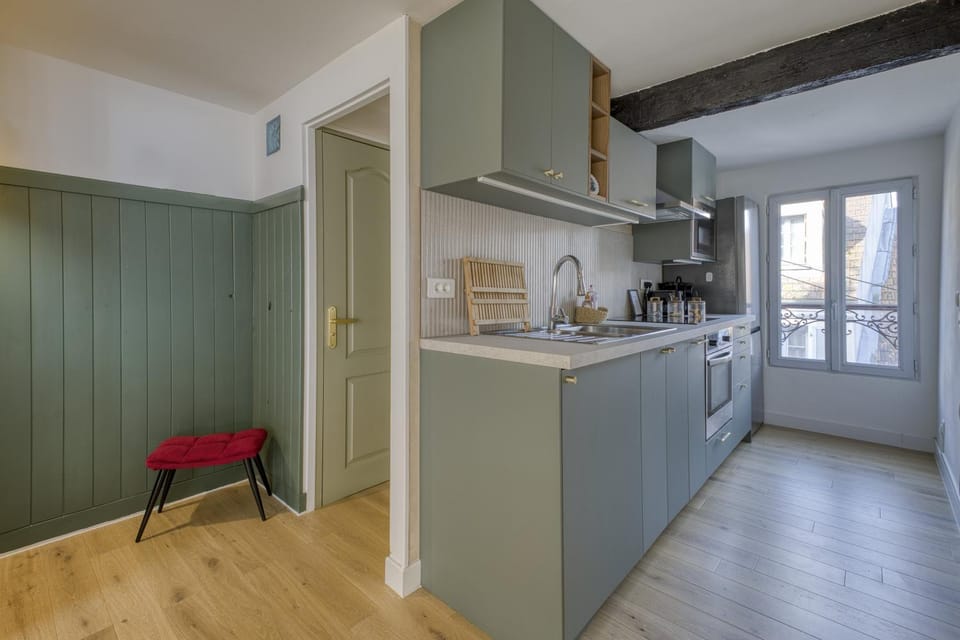 Coffee/tea facilities, Kitchen or kitchenette, oven, stove, washing machine