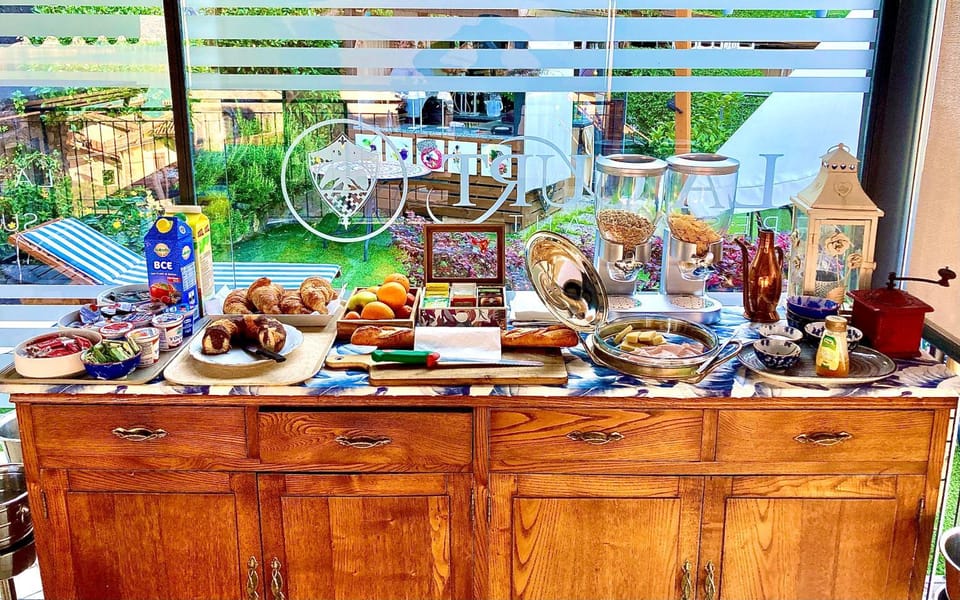 Food and drinks, Food, Breakfast, Continental breakfast, Buffet breakfast, Drinks