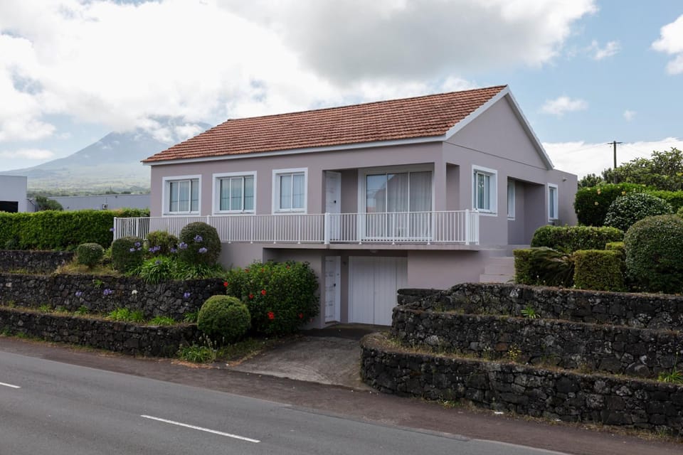 Property building, Natural landscape, Garden, Garden view, Mountain view