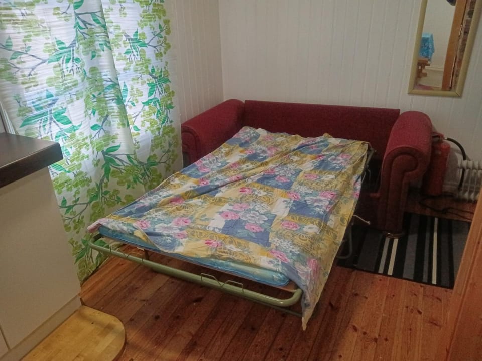 Pieni asunto 25m2 vanhassa puukerrostalossa min 2 yötä Apartment in Finland