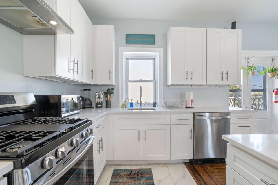 4BR 2BA Luxe Beach Estate II House in Ventnor City