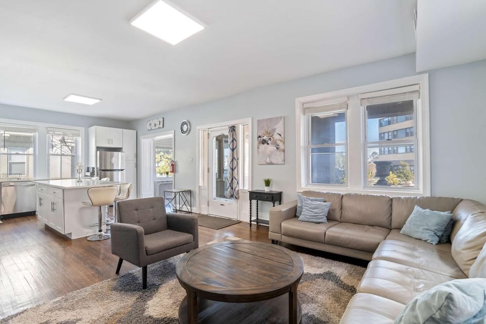 4BR 2BA Luxe Beach Estate II House in Ventnor City