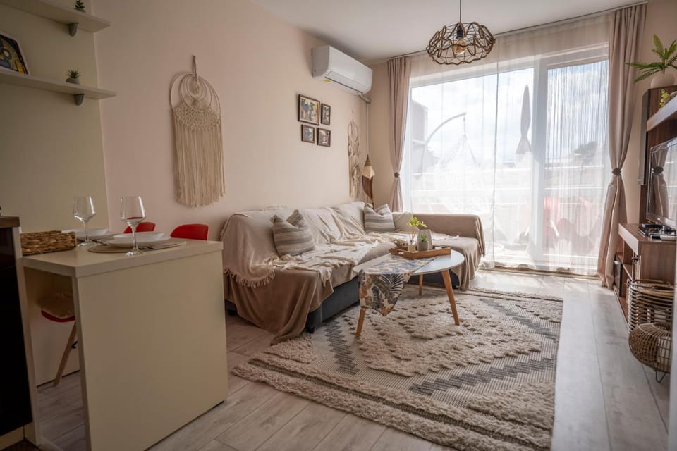 Living room, Photo of the whole room, Seating area, air conditioner