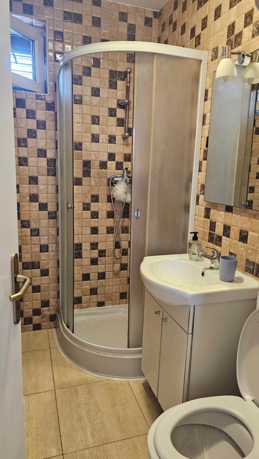 Shower, Toilet, Bathroom
