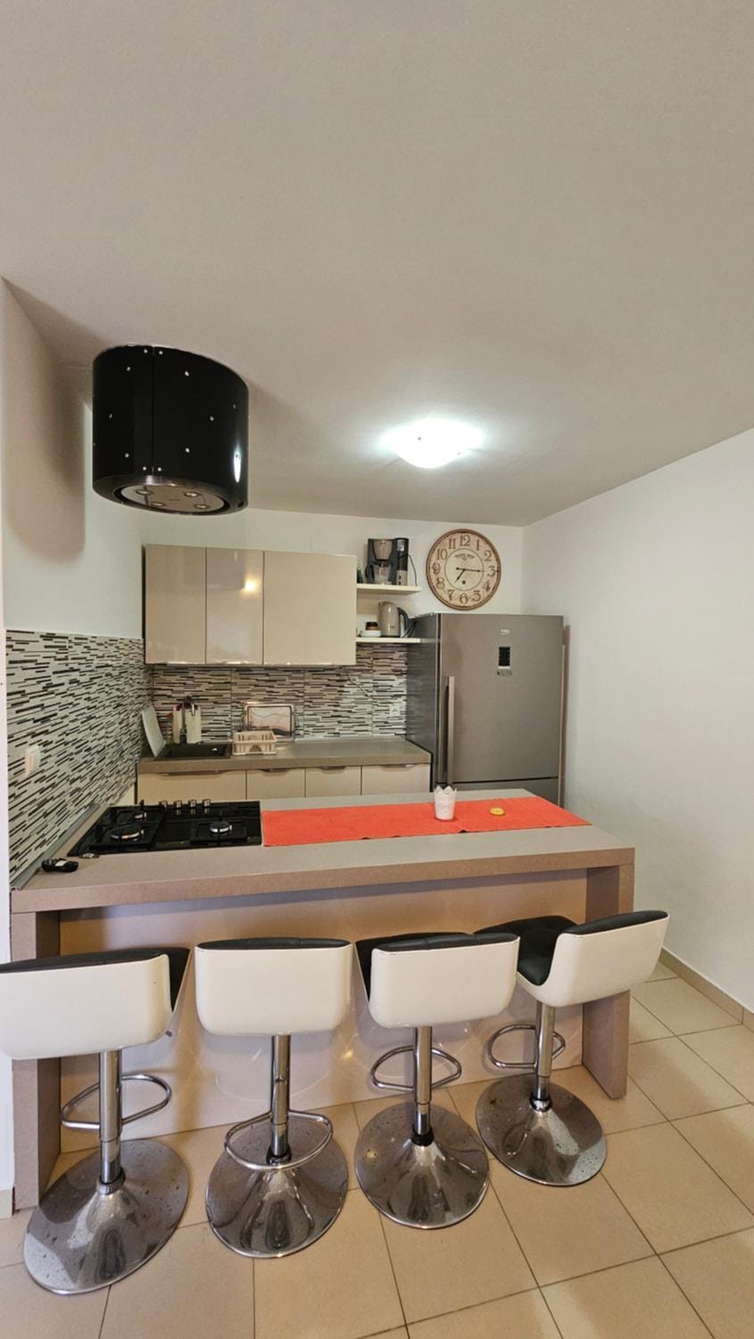 Kitchen or kitchenette, Dining area, stove