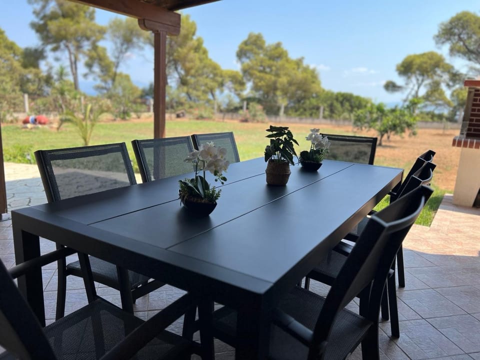 Patio, Spring, Day, Garden, Dining area, Garden view