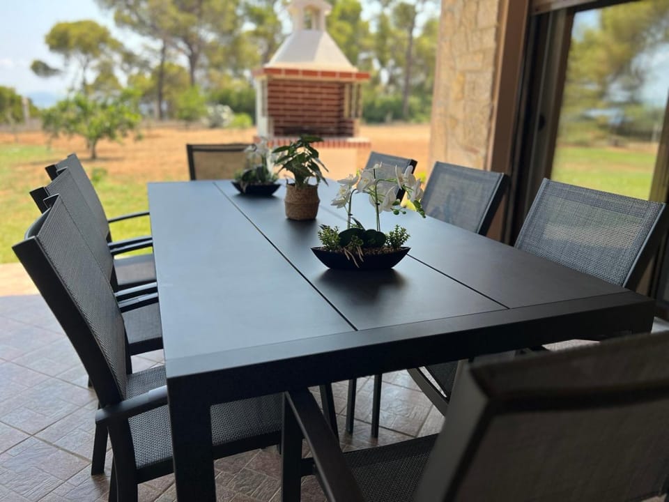 Patio, Day, Garden, Dining area, Garden view