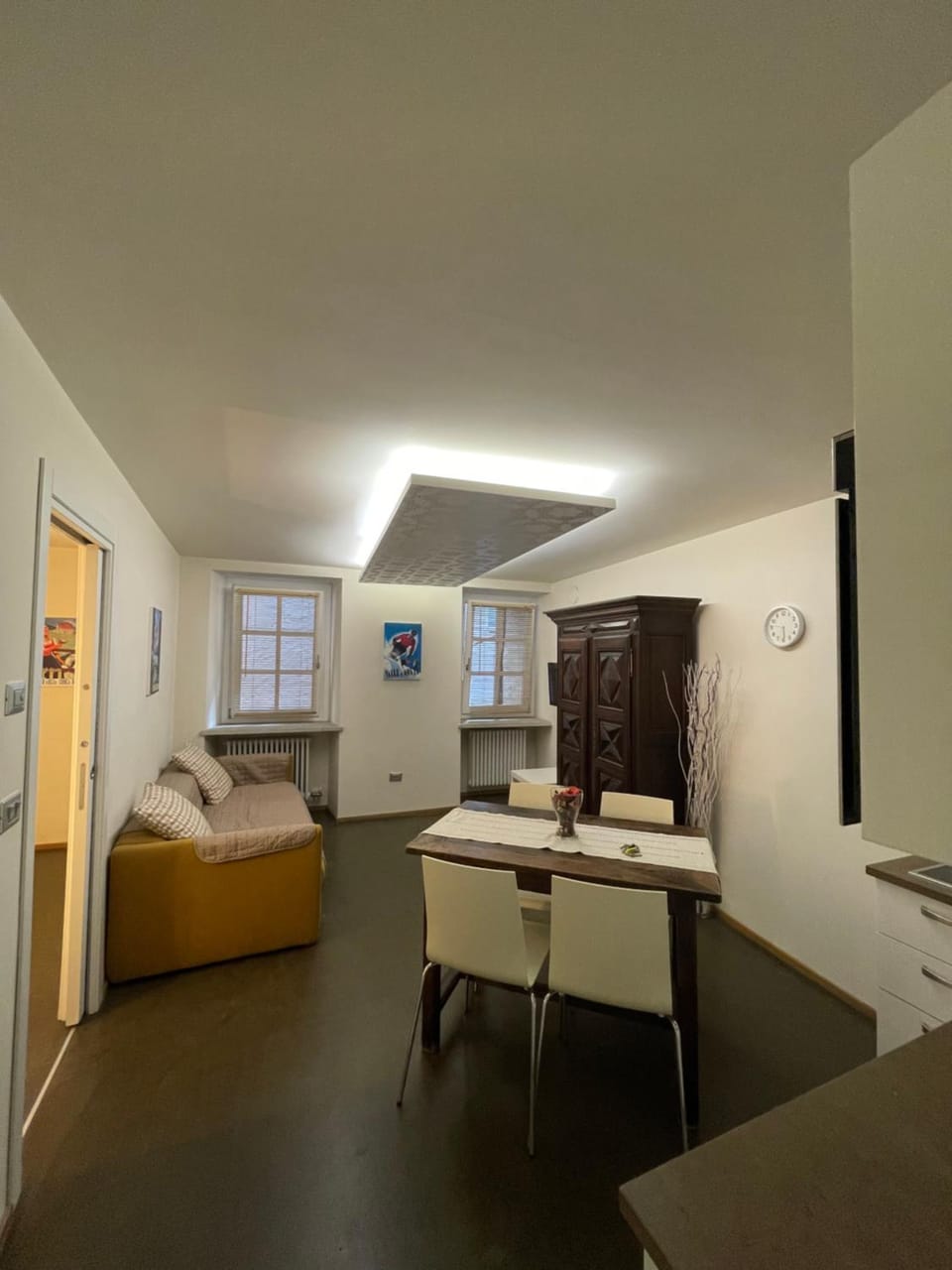 TV and multimedia, Living room, Seating area, Dining area