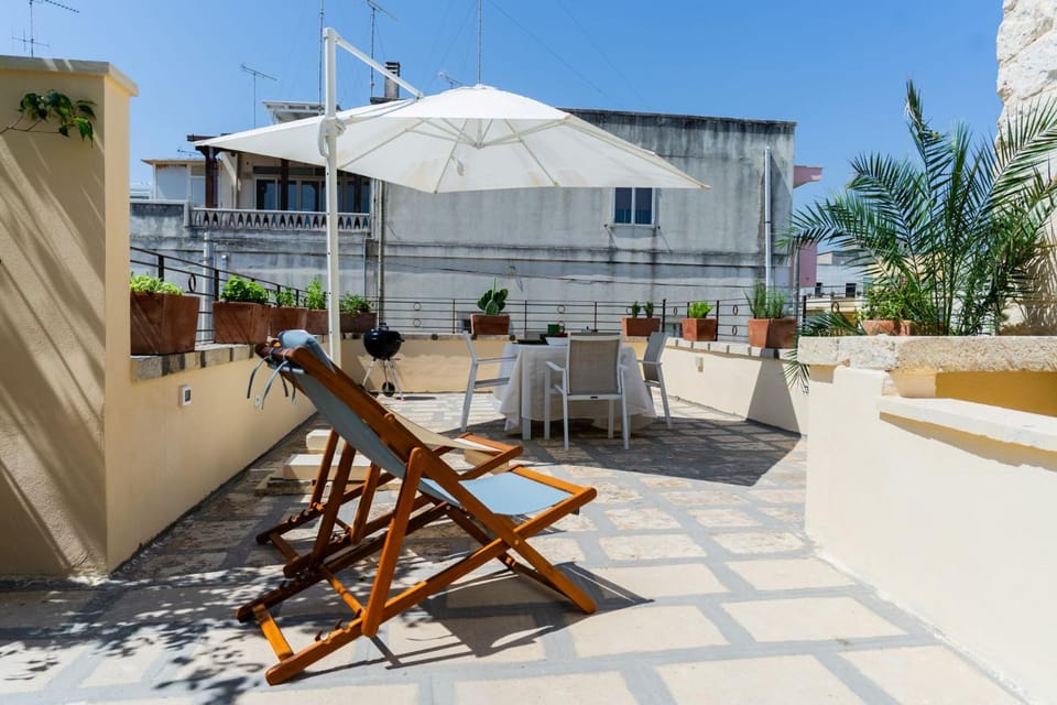 View (from property/room), Balcony/Terrace, sunbed